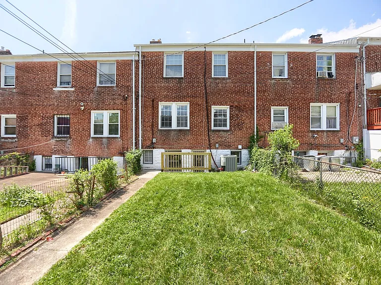 1323 N Kenwood Ave — Photo 27