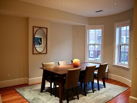 4th image of 131 Saratoga St