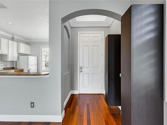 4th image of 4042 Yeats St