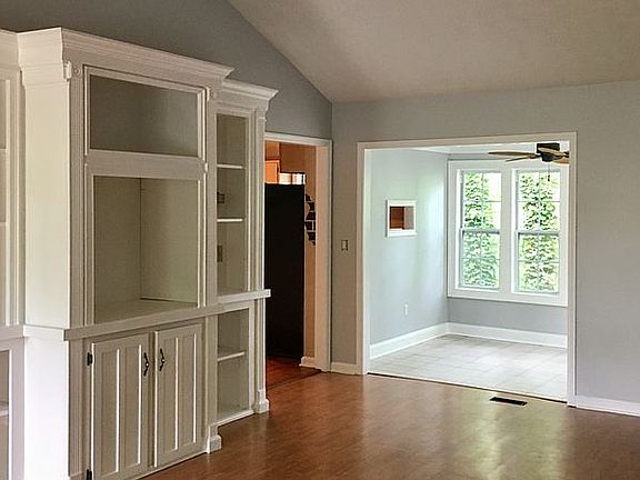 Sunroom/Bar Area