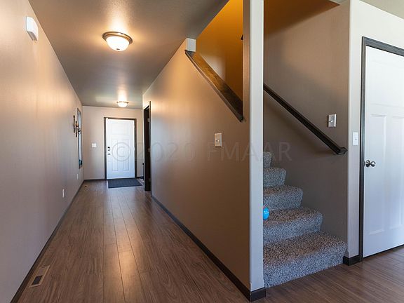 3rd image of 916 30th Ave W