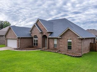 7103 Northlake Dr, Jacksonville, AR 72076