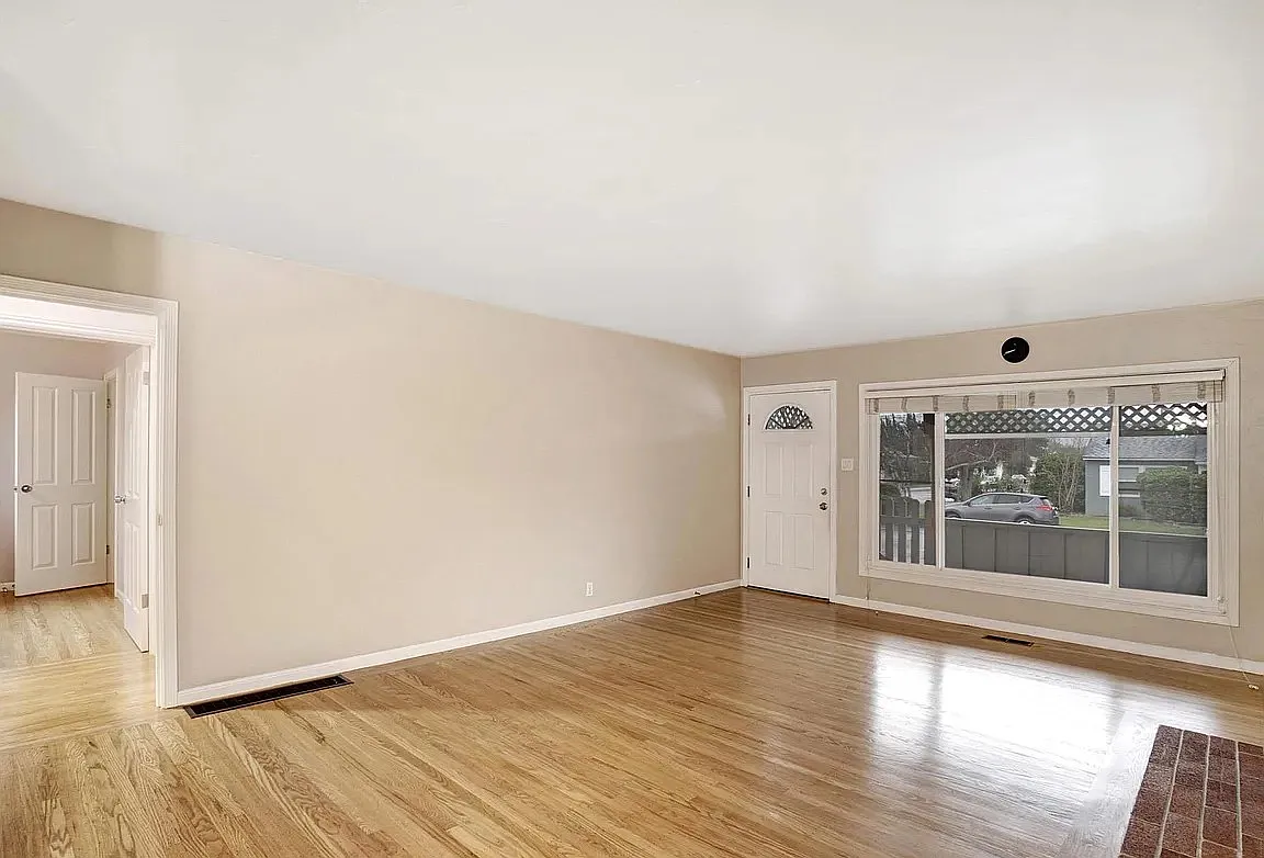 3 bed, 1365 sqft, $1,500 — Photo 1