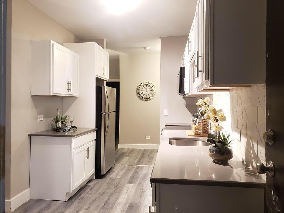 1st image of 5256 S King Dr APT 2A