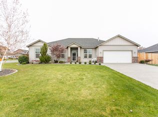 10419 Oak Ct, Pasco, WA 99301