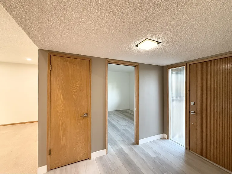 9721 Orangewood Ave — Photo 4