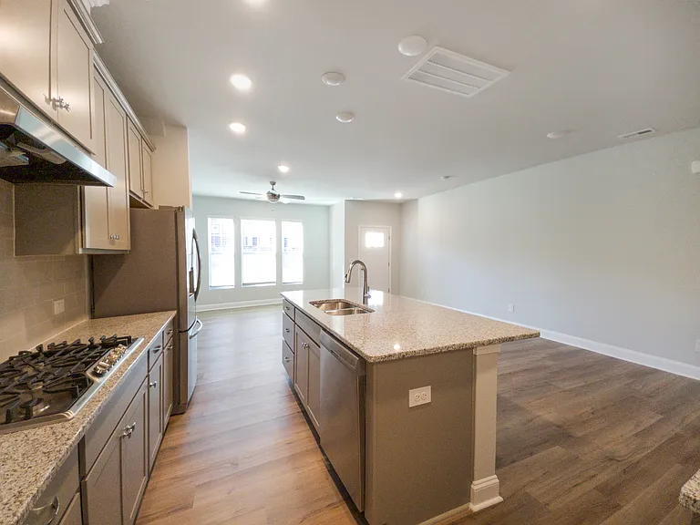 1839 Catawba Ave — Photo 4