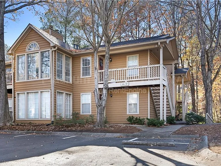 906 Country Park Dr SE — Photo 2