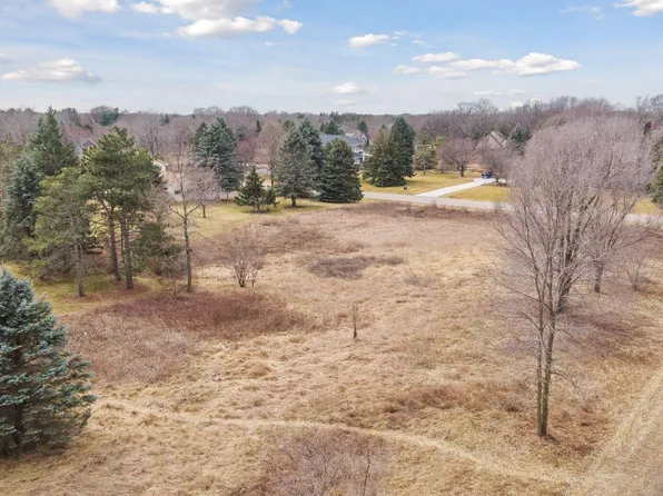2 Raven Rd, North Oaks, MN 55127