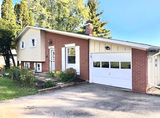 348 Swanson Rd, Sycamore, IL 60178