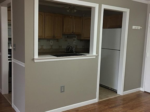 3rd image of 24 Stony Brook Dr APT B2