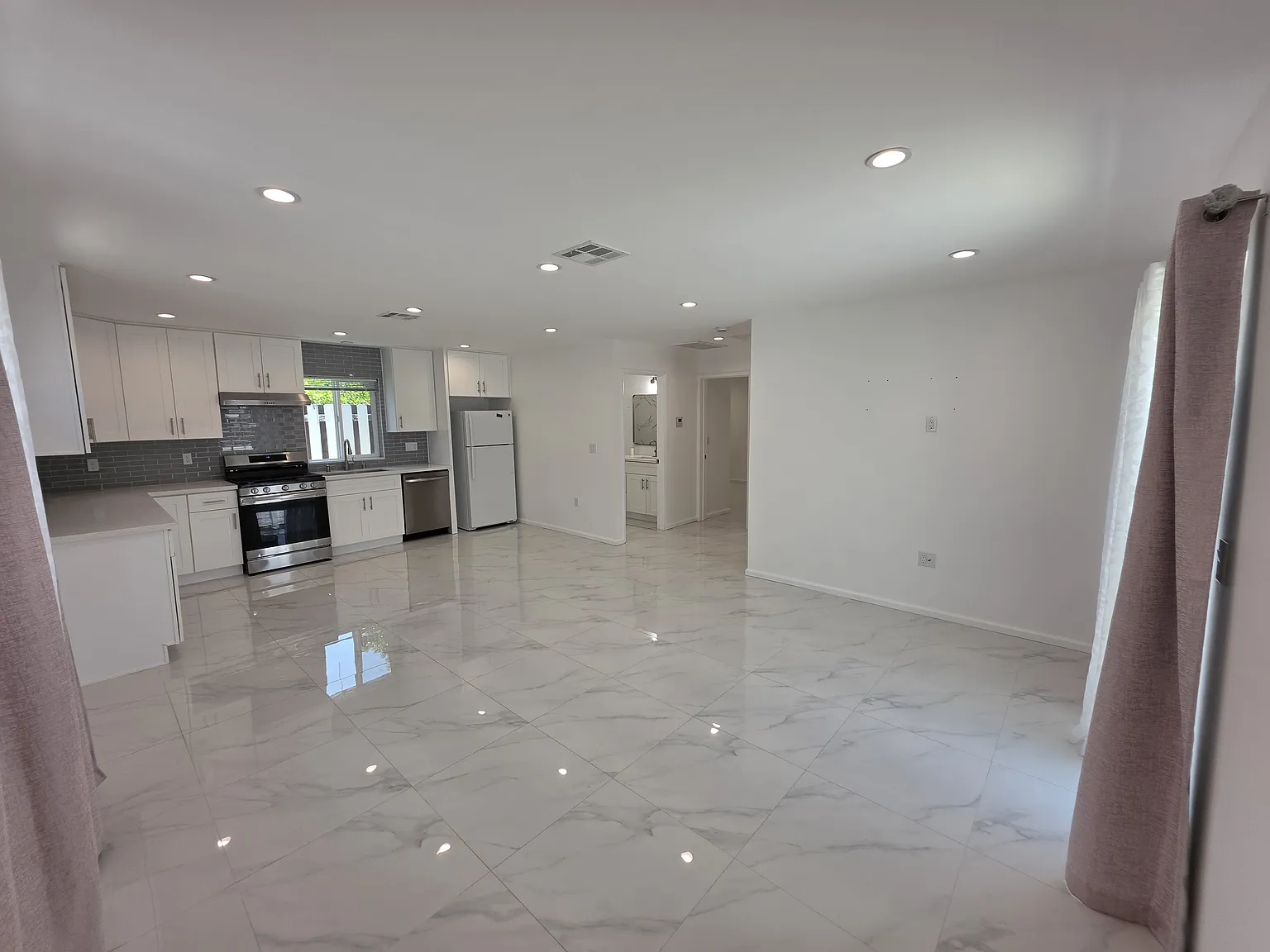 2 bed, 988 sqft, $2,795 — Photo 2