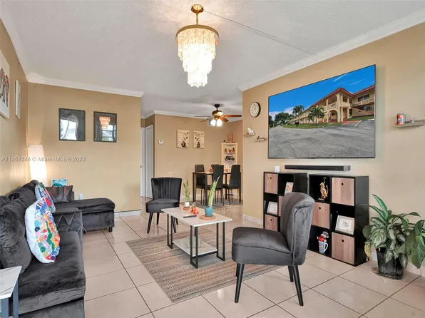 160 NE 203rd Ter APT 10, Miami Gardens, FL 33179