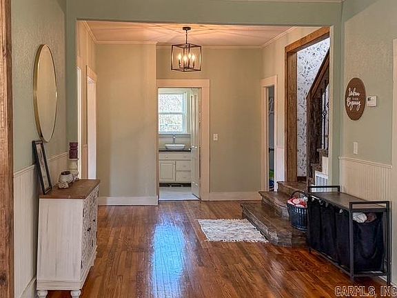 2nd image of 185 River St