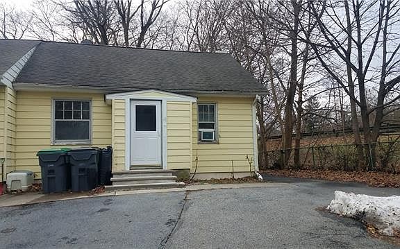 5th image of 3 School House Ln