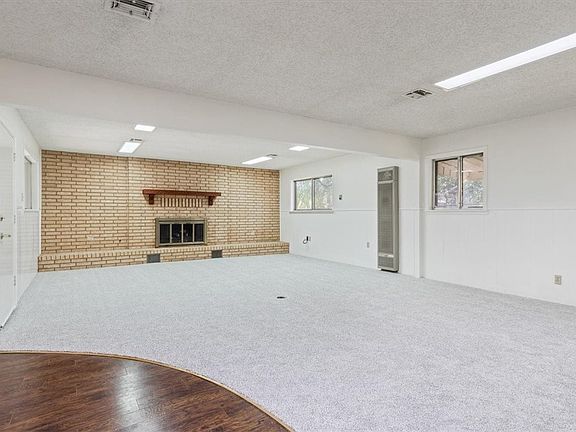 3rd image of 708 Arliss Dr