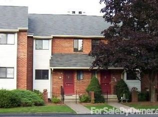 66 Danforth Ln, West Hartford, CT 06110