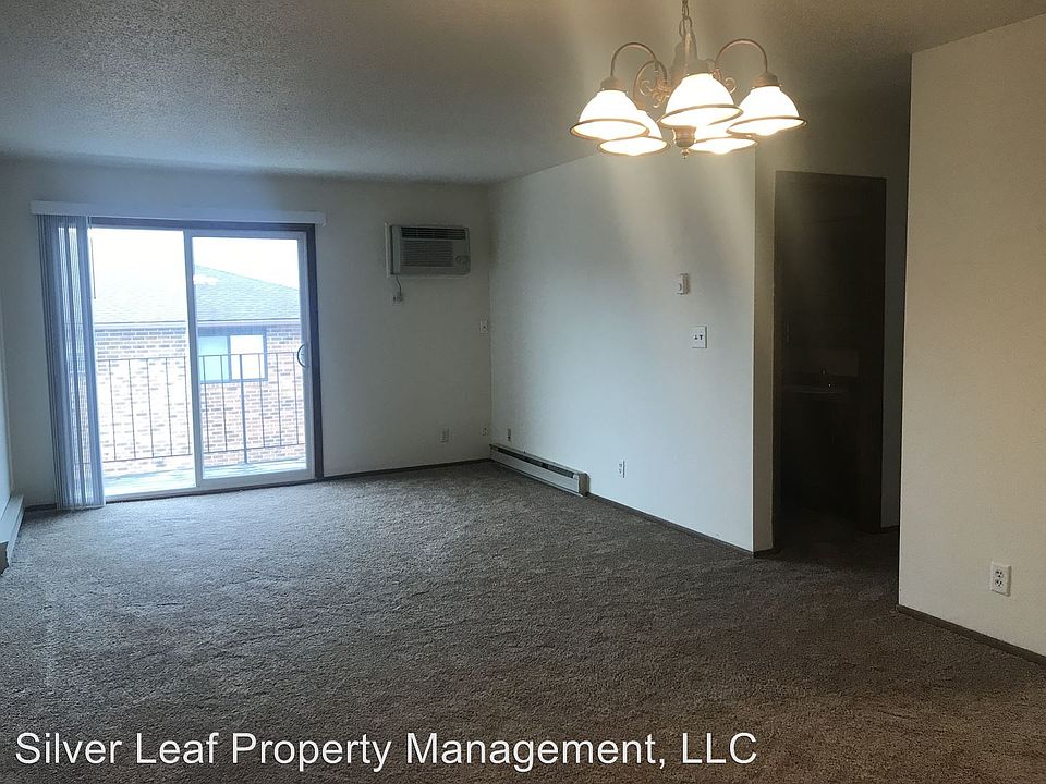 2nd image of 1502 E Gateway Cir S APT 102