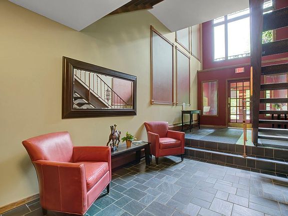 5th image of 456 Summit Ave APT 301