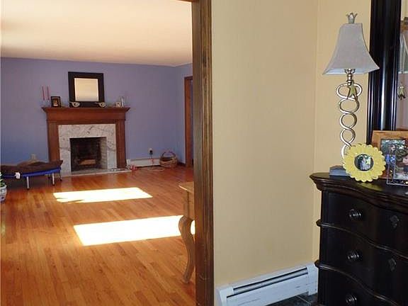 3rd image of 2 Basswood Dr