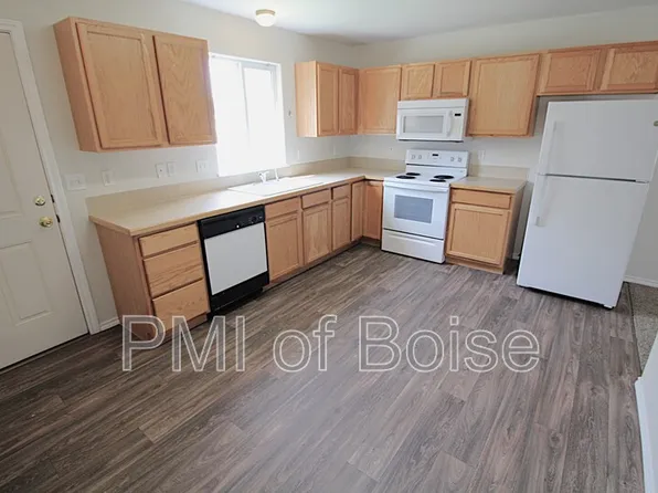 1031 E Iowa Ave, Nampa, ID