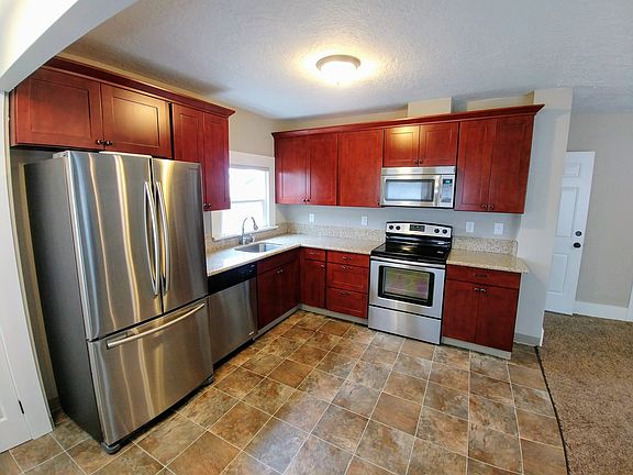 5th image of 3215 Kauffman Ave