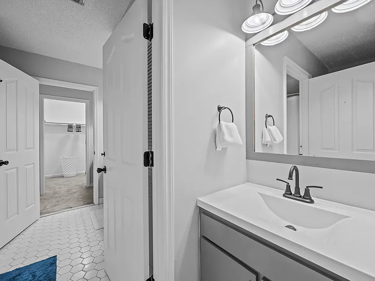 515 W 2nd St #4 — Photo 13