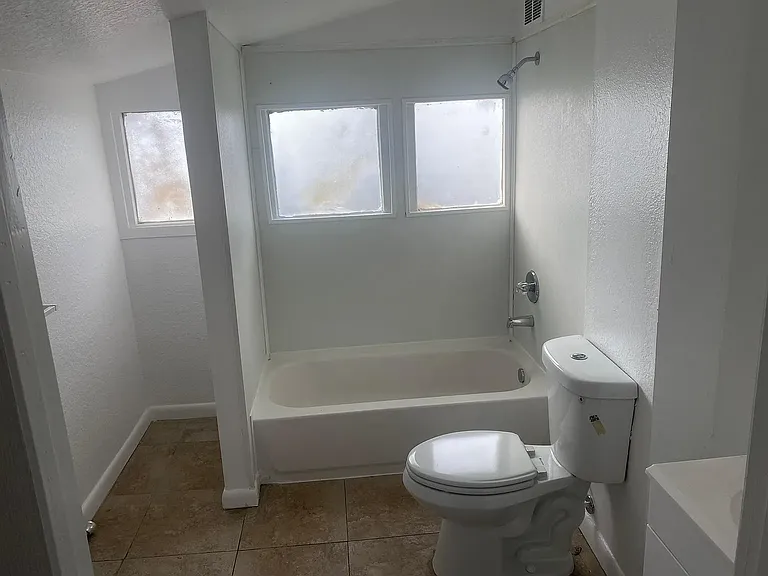 1513 E Lake Ave — Photo 4