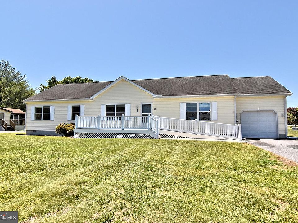 1st image of 5 Lighthouse Dr