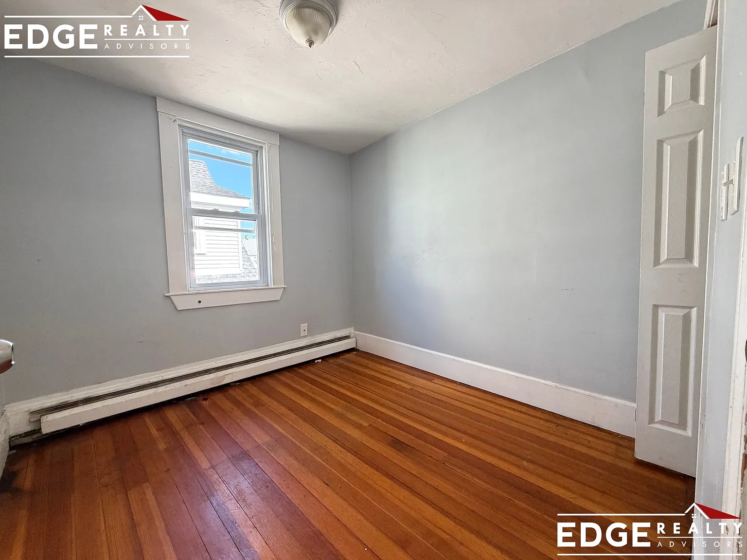 4 bed, 1.0 bath, 1100 sqft, $3,100 — Photo 3