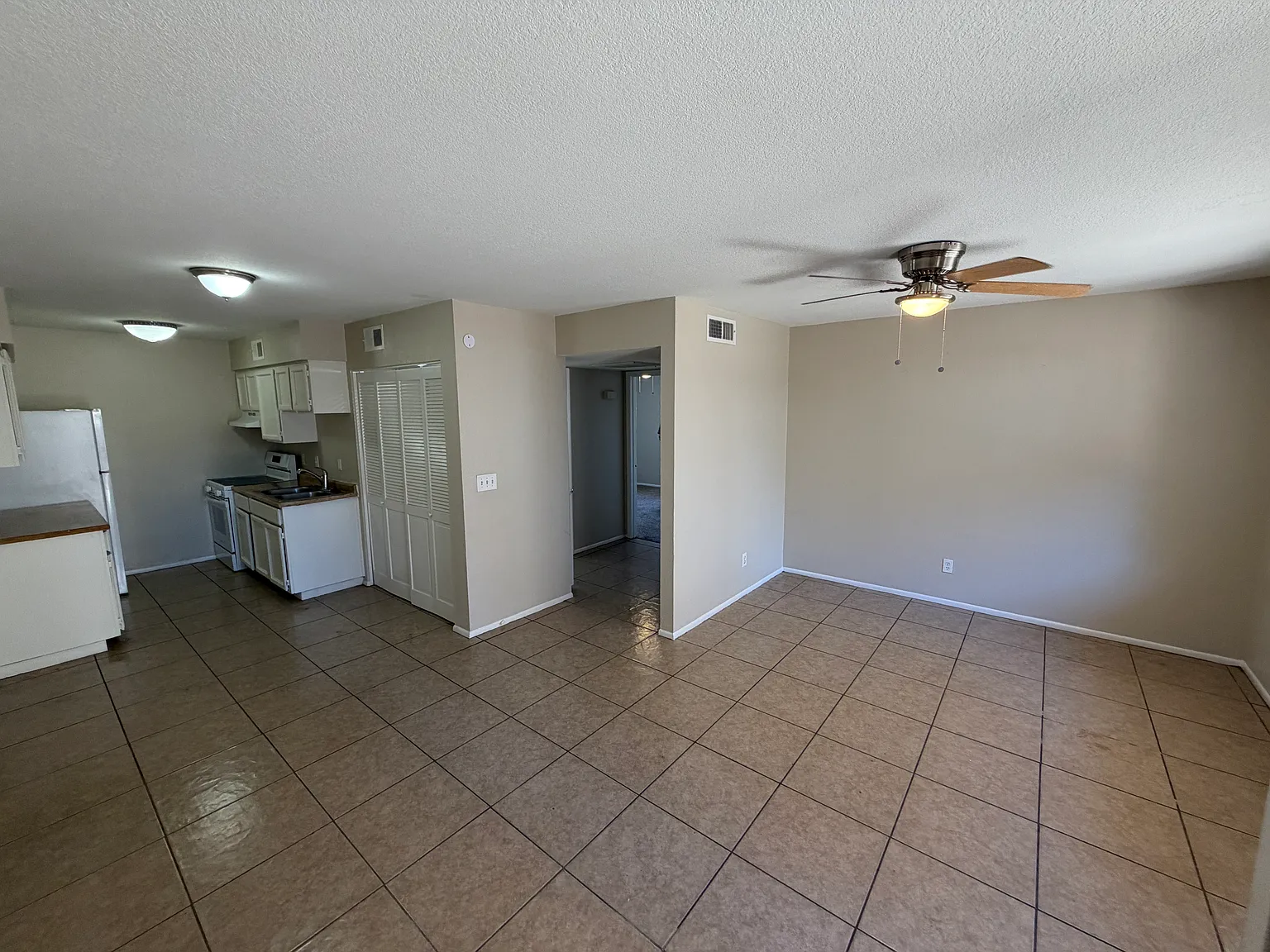 2 bed, 812 sqft, $1,095 — Photo 3