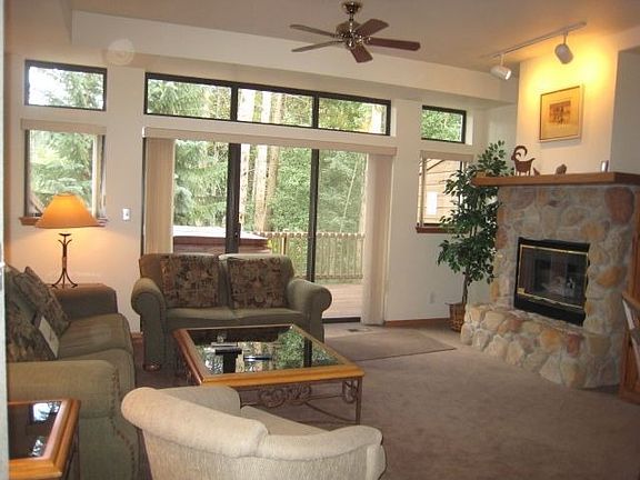 4th image of 315 Village Point Dr