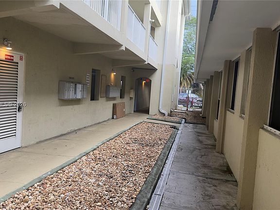 4th image of 1025 SW 7th Ave APT 6