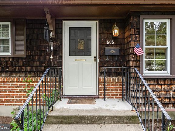 3rd image of 606 Hamilton Dr