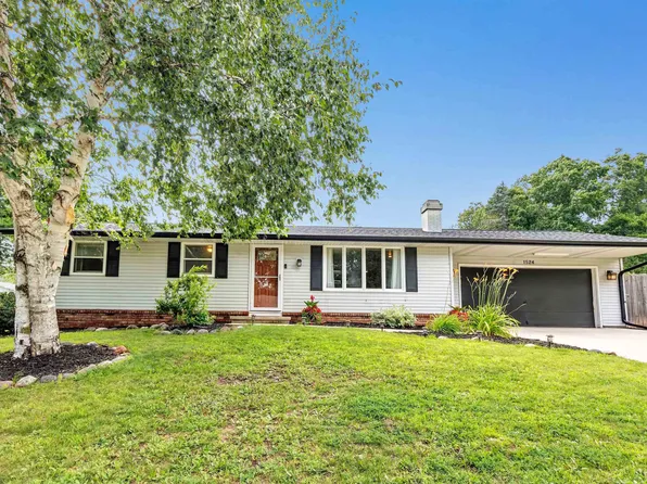 1524 Rosalie Ln, Green Bay, WI 54304
