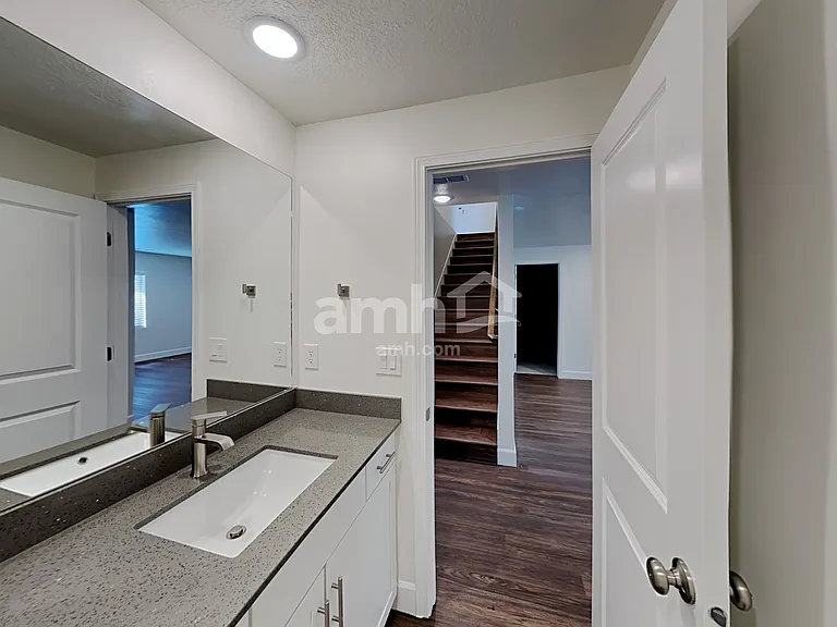 2184 E Silverado Ln — Photo 14