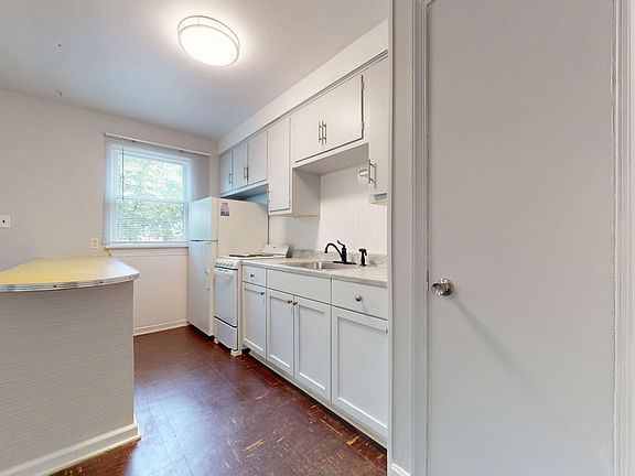 4th image of 33 Stewart Ave #4
