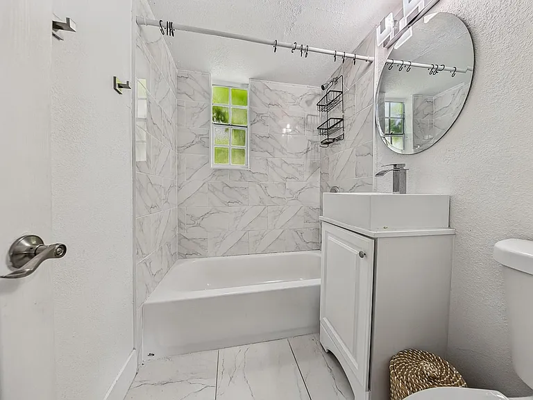 140 SE 9th Ave #140 — Photo 4