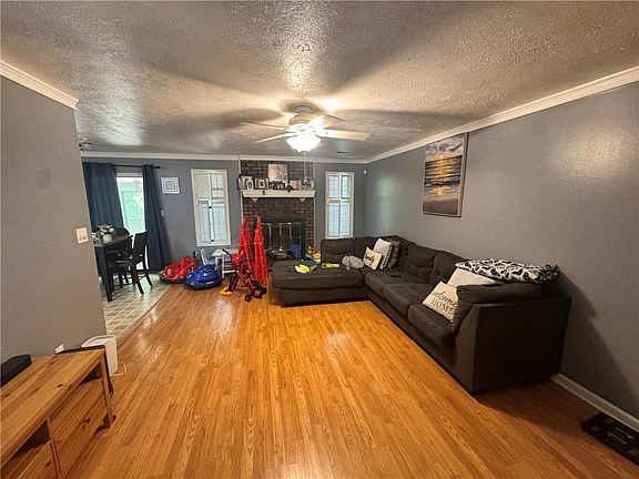3rd image of 159 Longview Rd