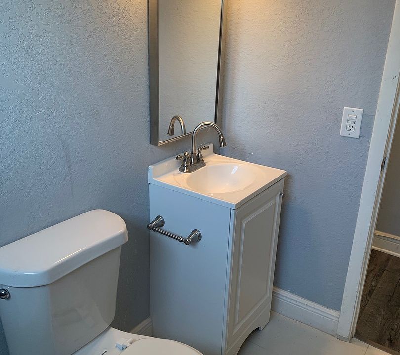 1st image of 5954 NE 4th Ct APT 5