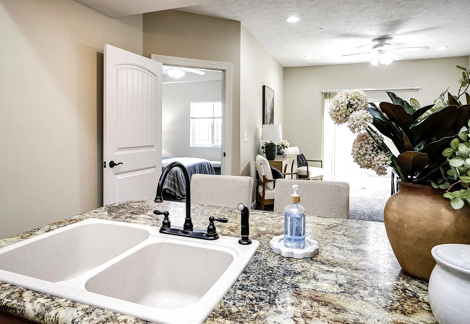 Oak Pointe — Photo 3