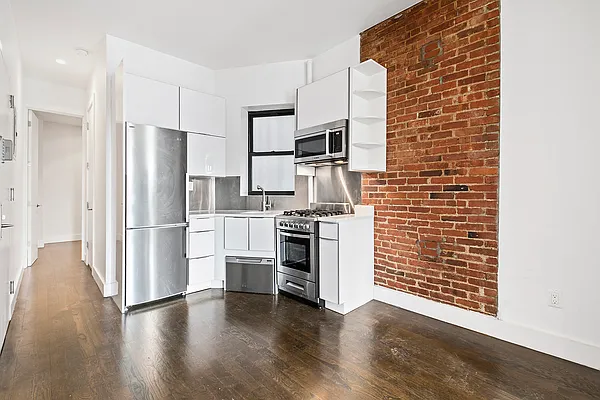 Rented by Vertical Real Estate LLC | media 8