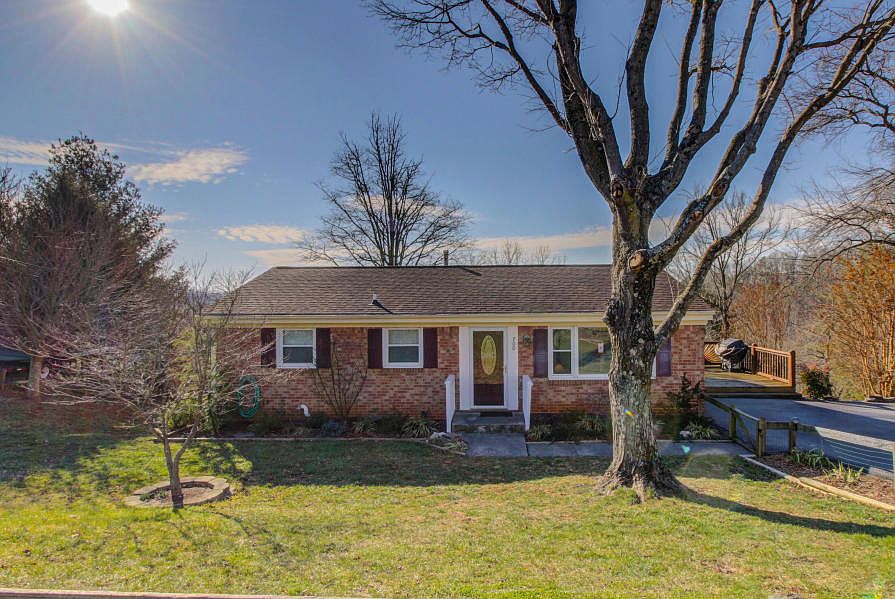 1st image of 700 Shelbourne Ave