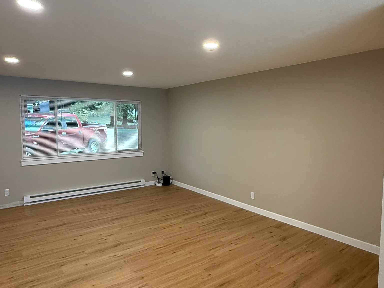 2 bed, 950 sqft, $2,300 — Photo 3