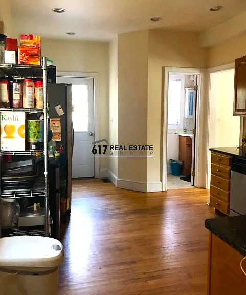 34 Brentwood St — Photo 8