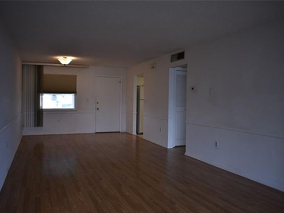 5th image of 1100 E Bay Dr APT 11