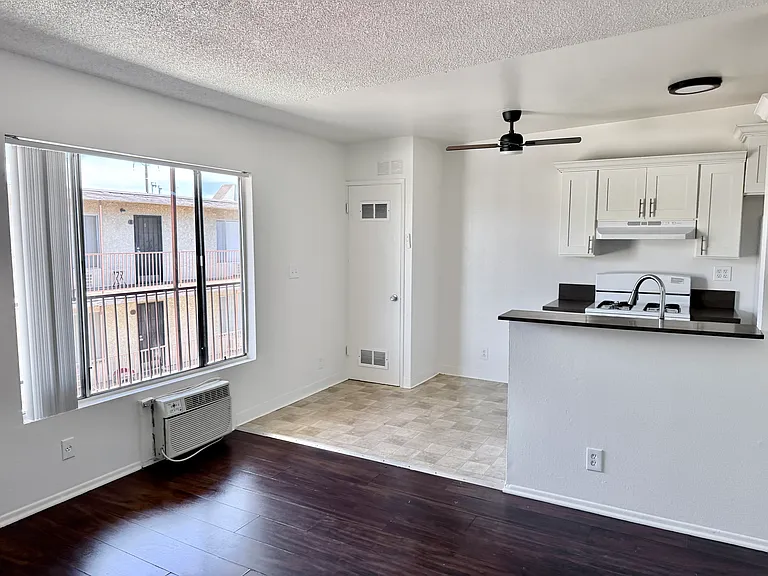 11959 Runnymede St #19 — Photo 5