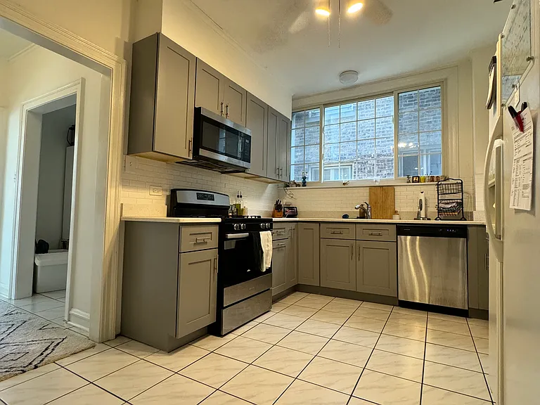 2054 W Farwell Ave #2 — Photo 10