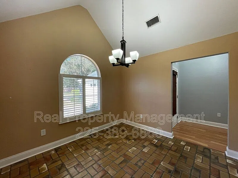 3 bed, 2.0 bath, 1515 sqft, $1,950 — Photo 4
