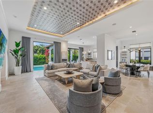 2243 Residence CIR, NAPLES, FL 34105